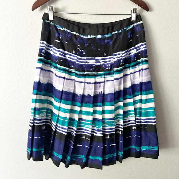 Carlisle 100% Silk Pleated Skirt Women's Size 4 Black & Blue watercolor stripe - Picture 3 of 7